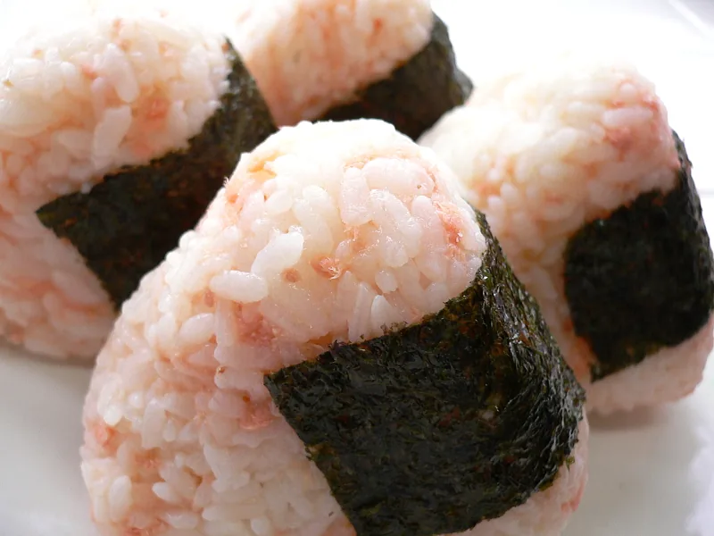 삼각형 모양의 김밥